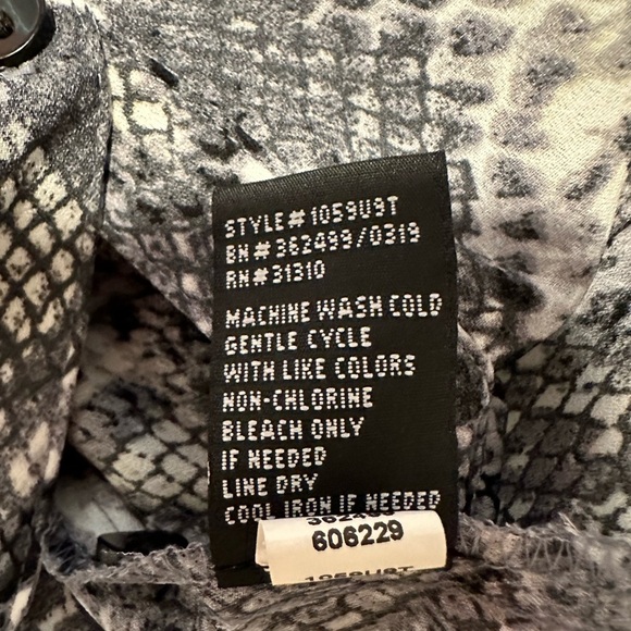 IZ Byer Women's Snake Print 3/4 Sleeve Blouse - Picture 4 of 9